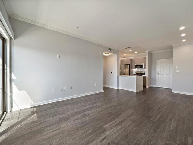 Avenue 5 Residential