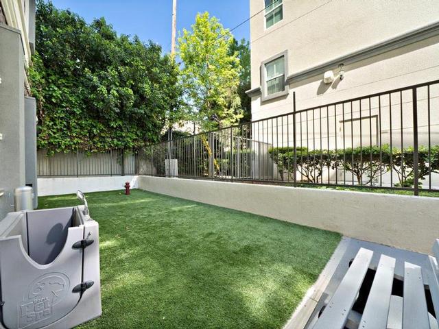 Avenue 5 Residential