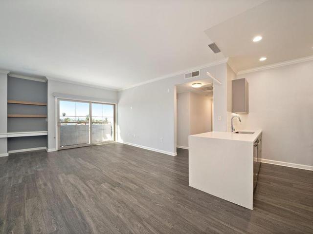Avenue 5 Residential