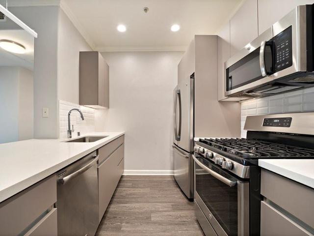 Avenue 5 Residential