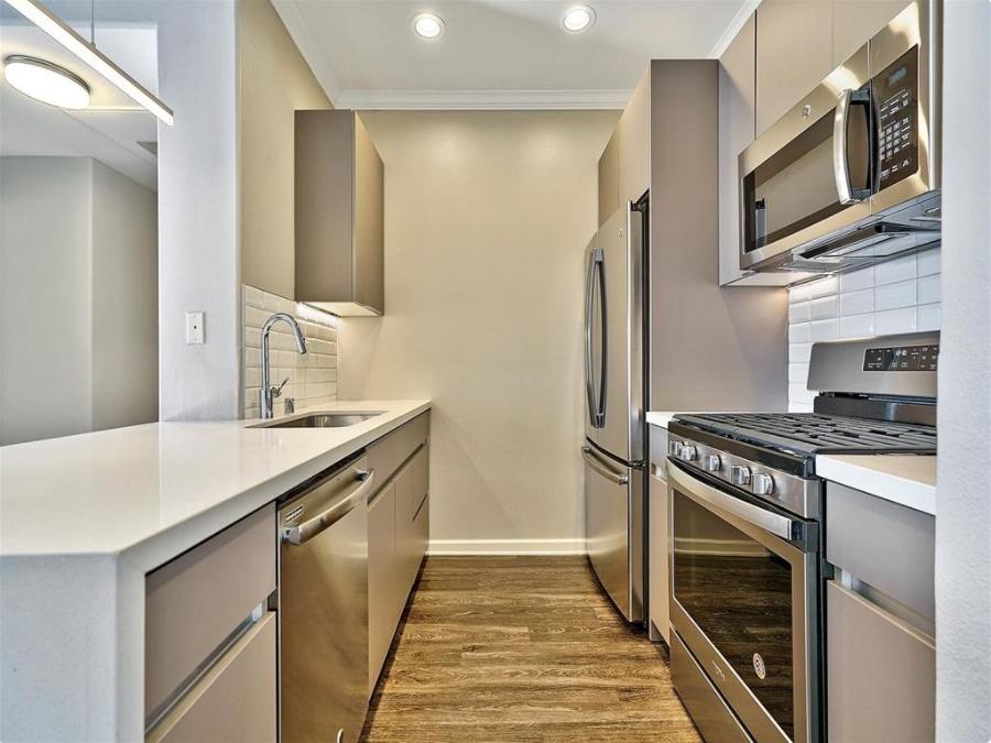 Avenue 5 Residential