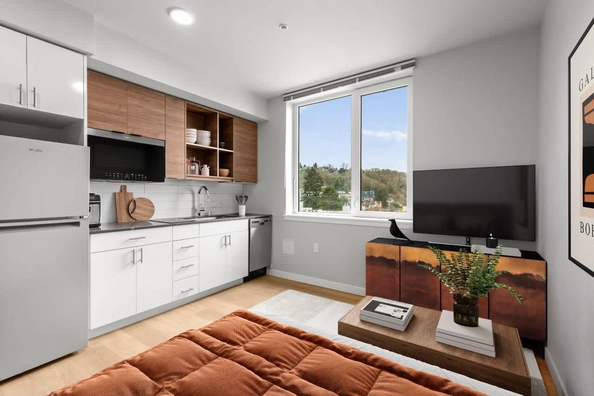 Avenue 5 Residential