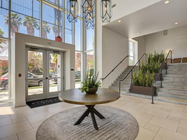 Avenue 5 Residential