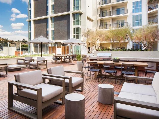 Avenue 5 Residential