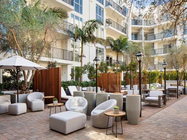 Avenue 5 Residential