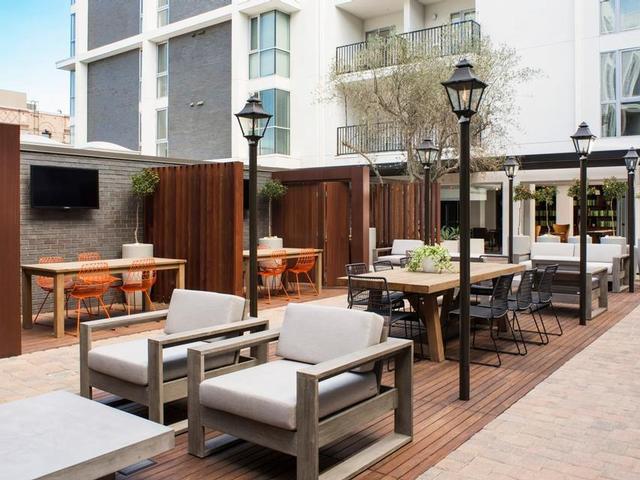 Avenue 5 Residential