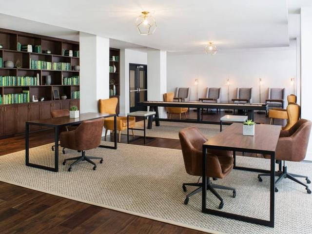 Avenue 5 Residential