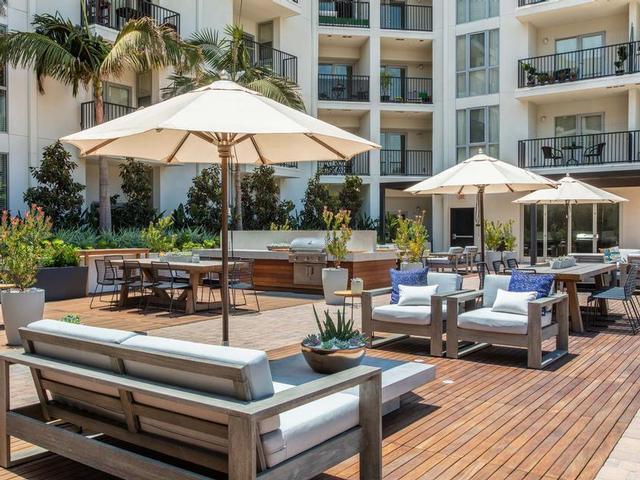Avenue 5 Residential