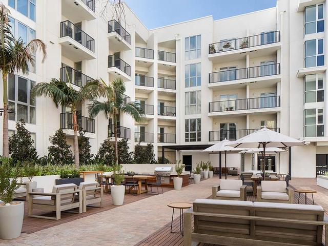 Avenue 5 Residential