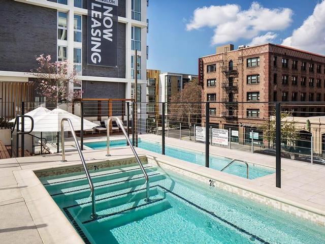 Avenue 5 Residential