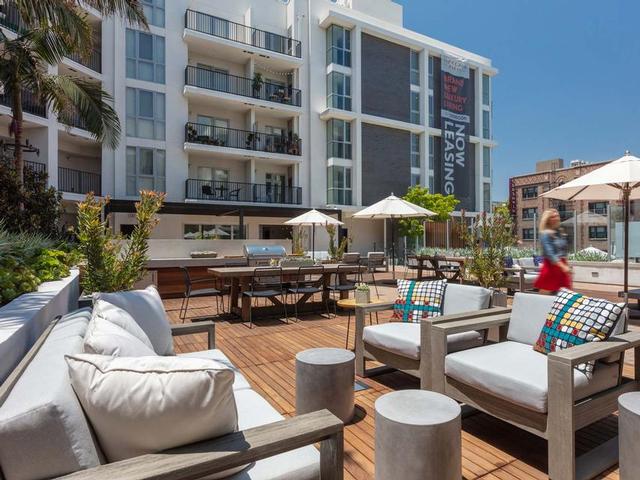 Avenue 5 Residential